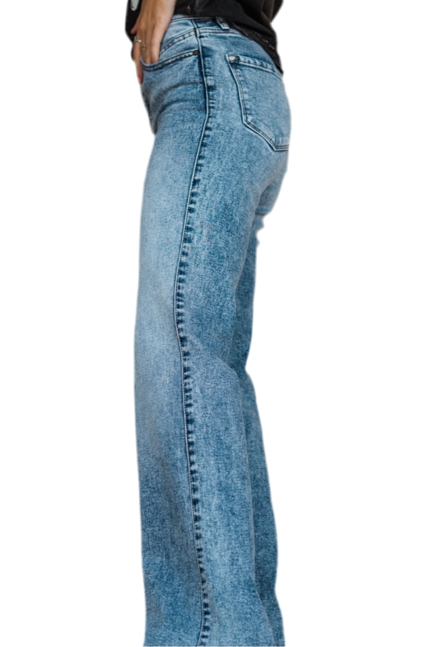 The Beck Kancan Straight Leg Jean