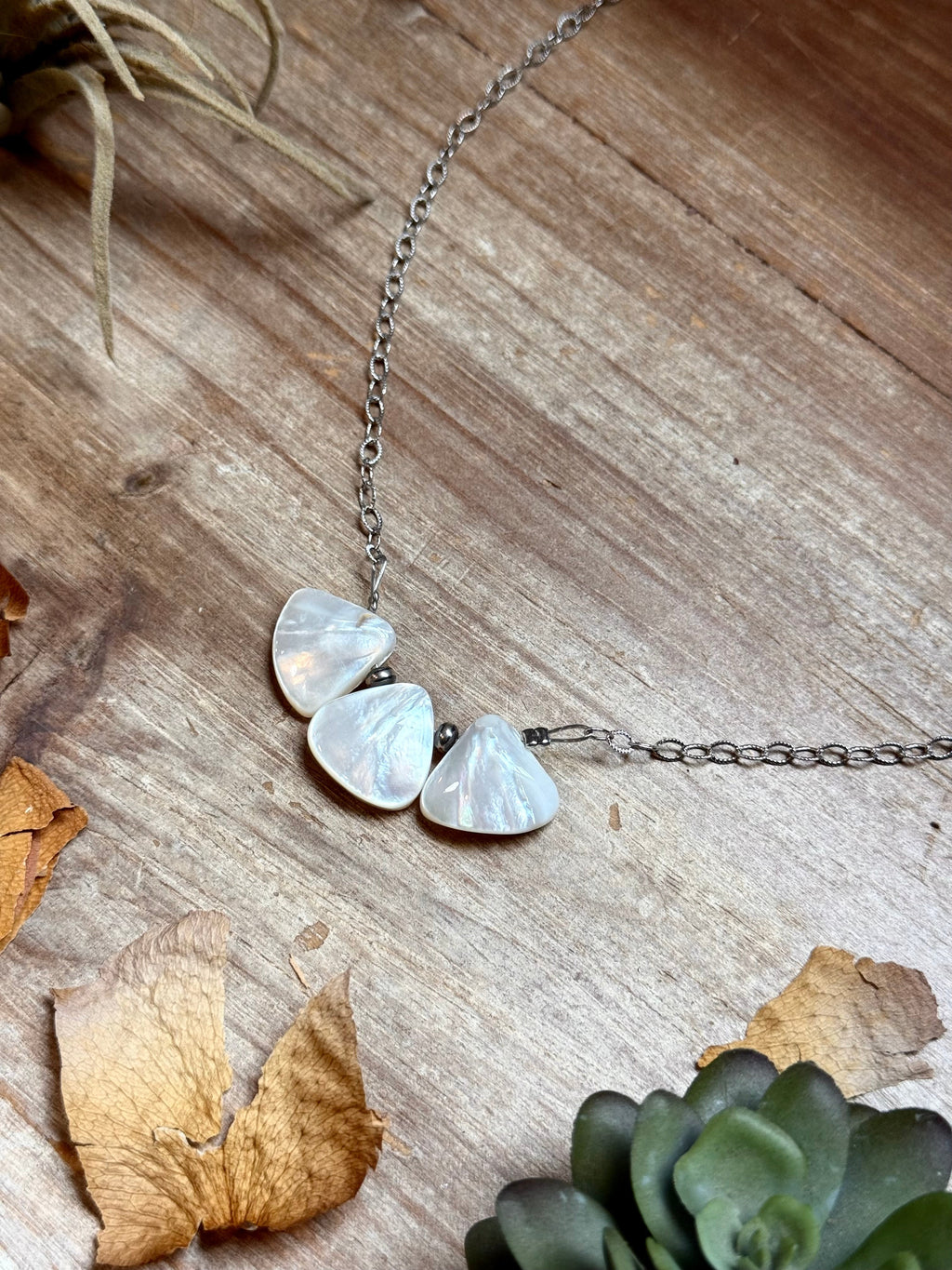 Shell Teardrop Chain Necklace – 16"