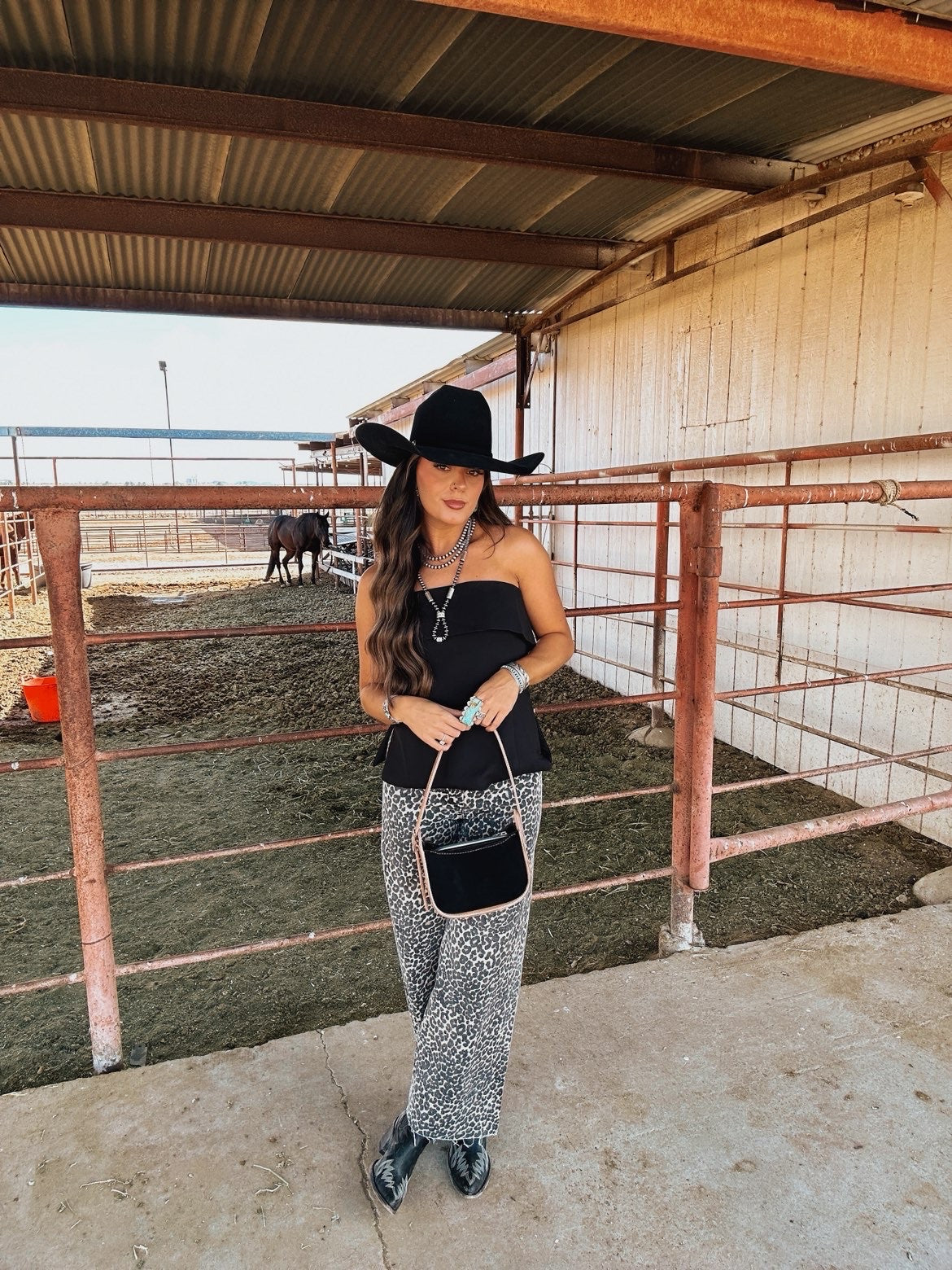 The Maddog Leather Rio Purse - black