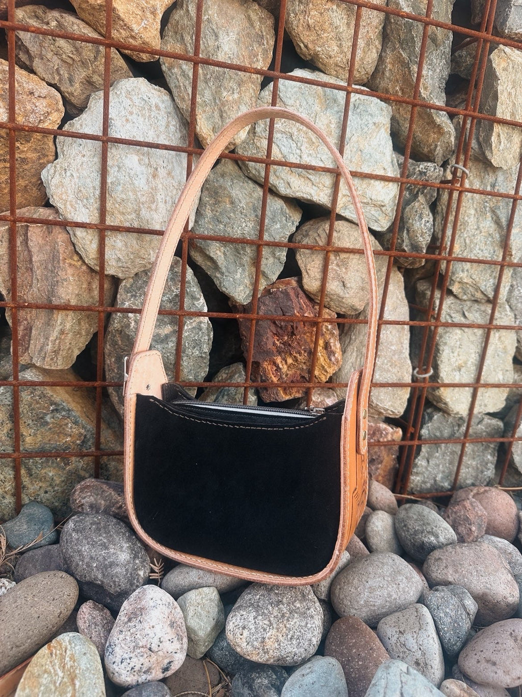 The Maddog Leather Rio Purse - black