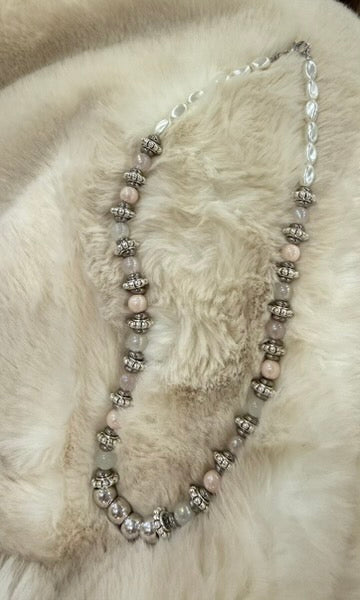 THE SNOW WHITE NECKLACE