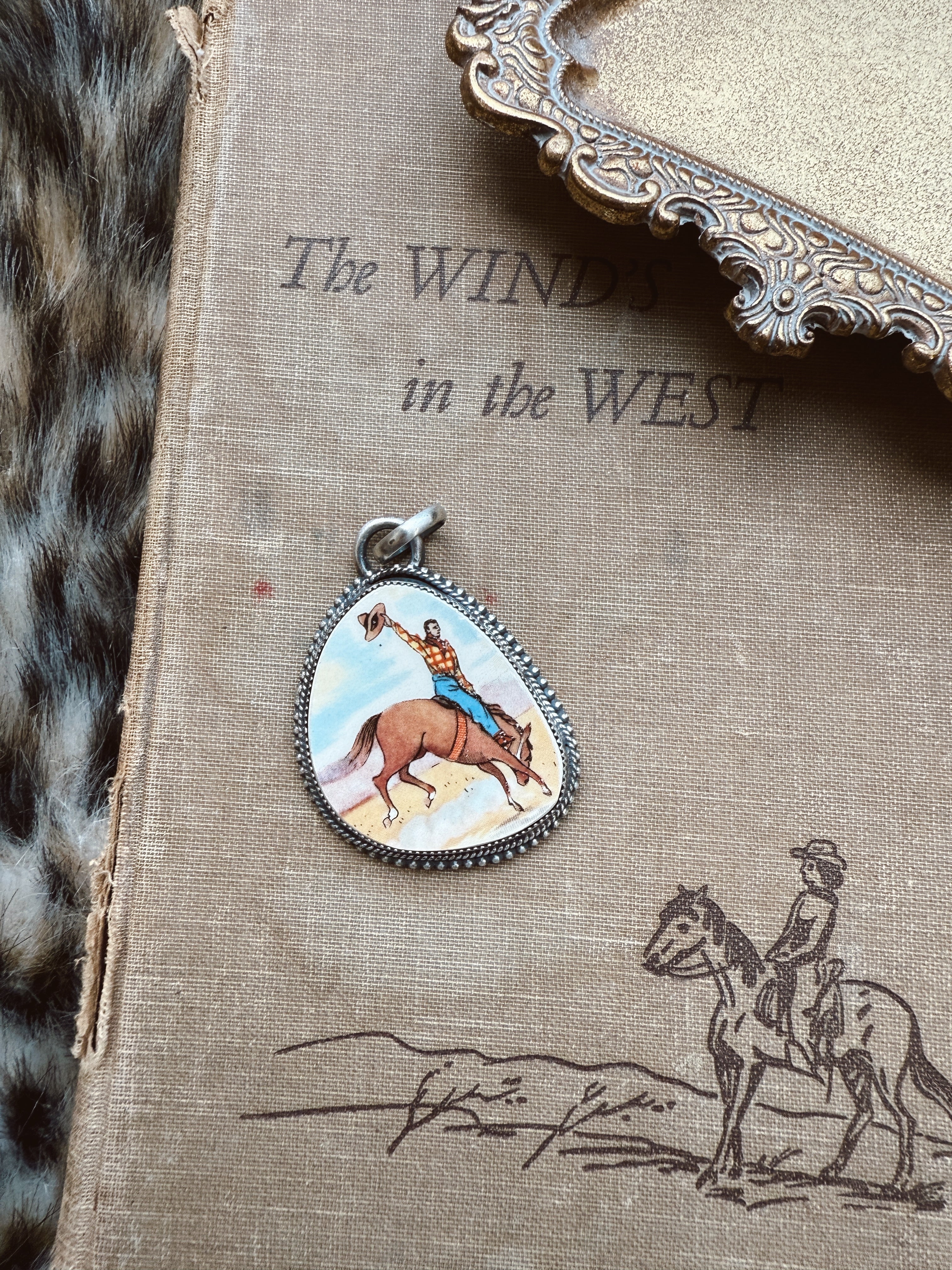 The Lenny Pendant