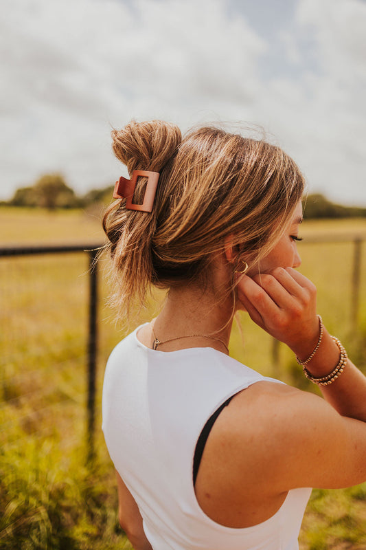 The Scottie Claw Clip in Ombre Brown