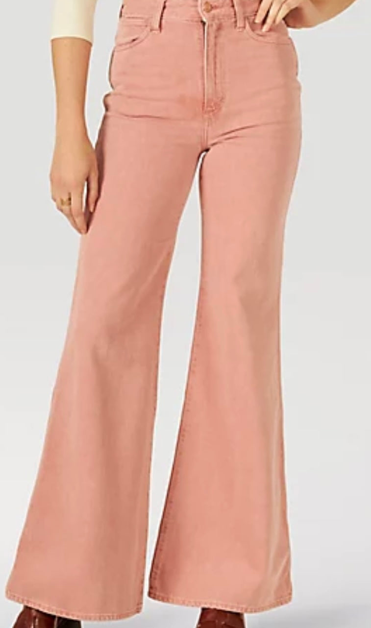 The Wrangler Wanderer 622 Rose Flares