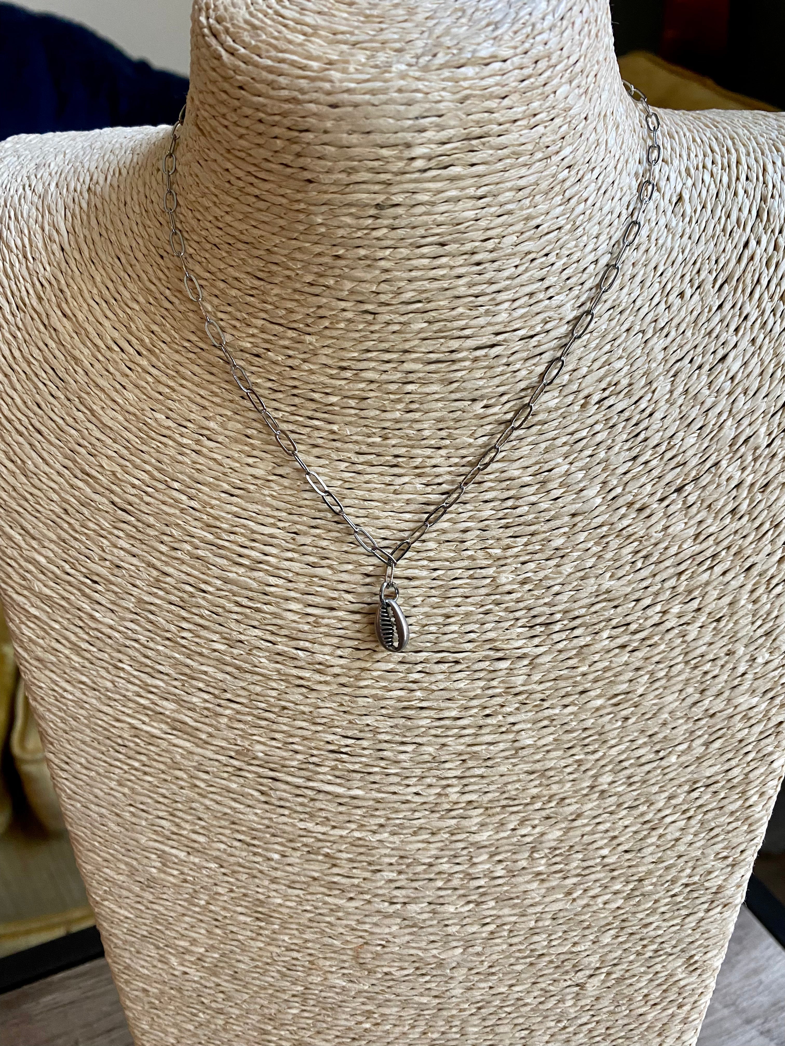 Shell Pendant Paperclip Chain Choker