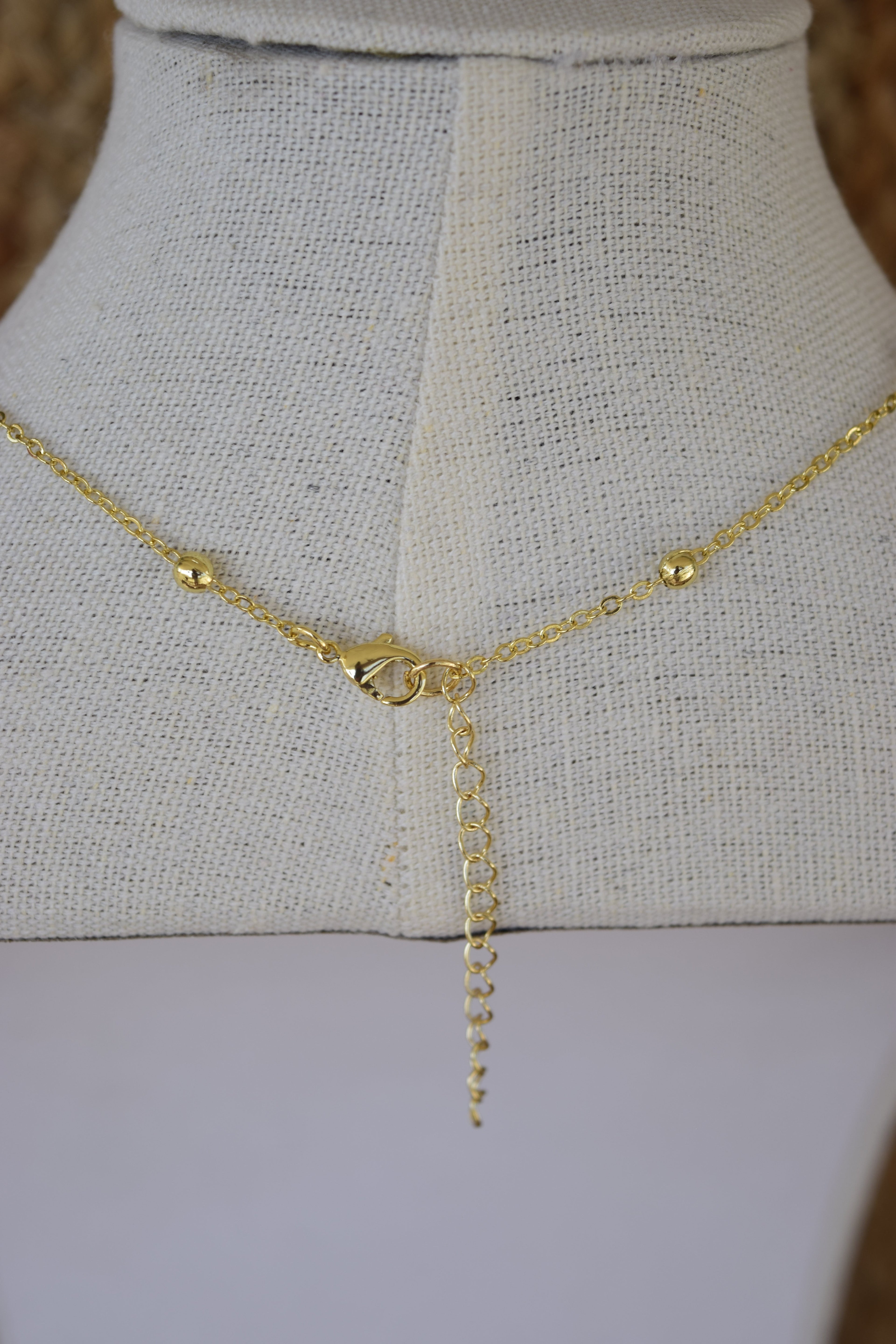 Your a pearl necklace in gold